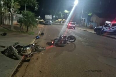 Imagem da notícia Homem tenta matar ex-namorada e amiga em colisão de motos em Bandeirantes